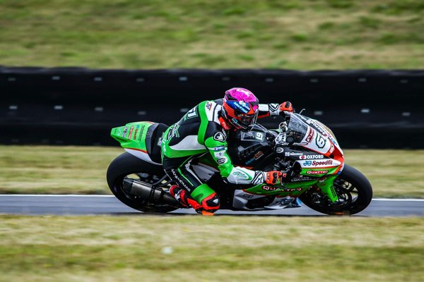 Quels sont les meilleurs systèmes de suspension pour une moto de course en circuit fermé ?